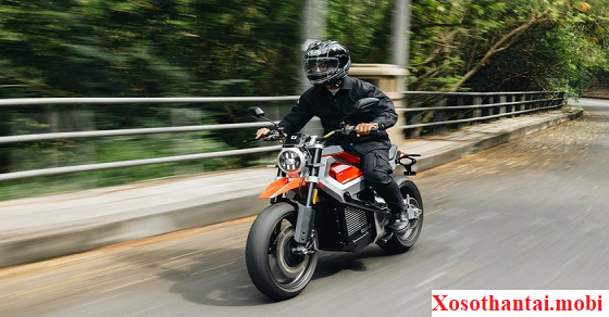 Mơ thấy nam giới đi xe máy trên đường là có sự cạnh tranh